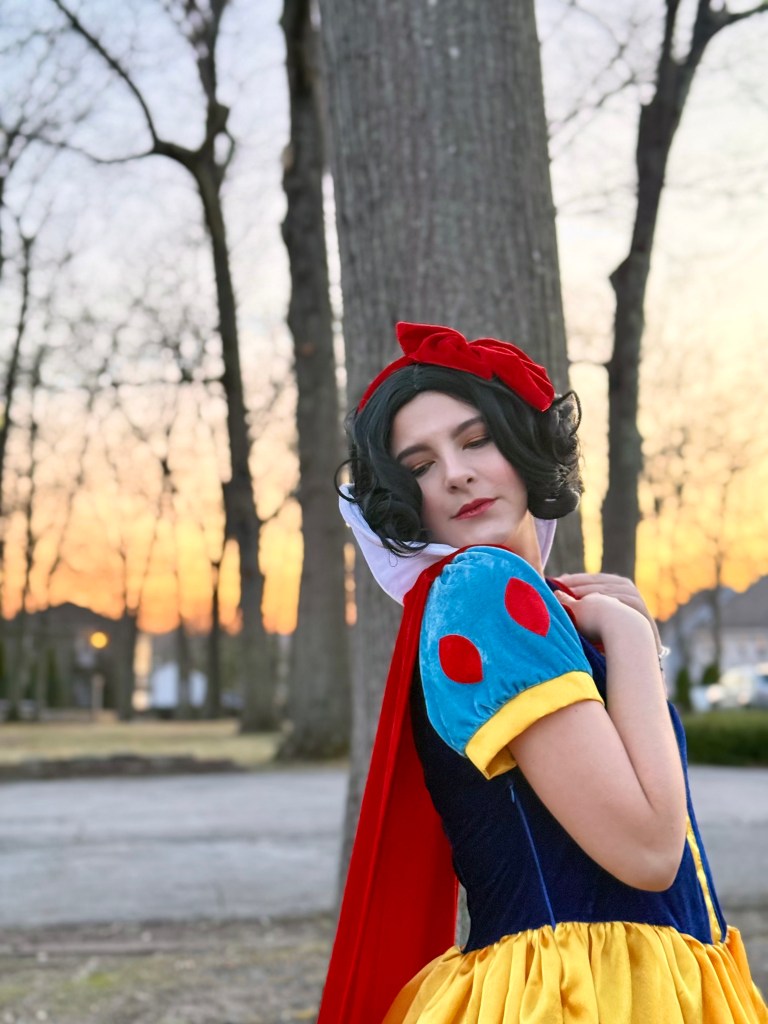 Snow White party character